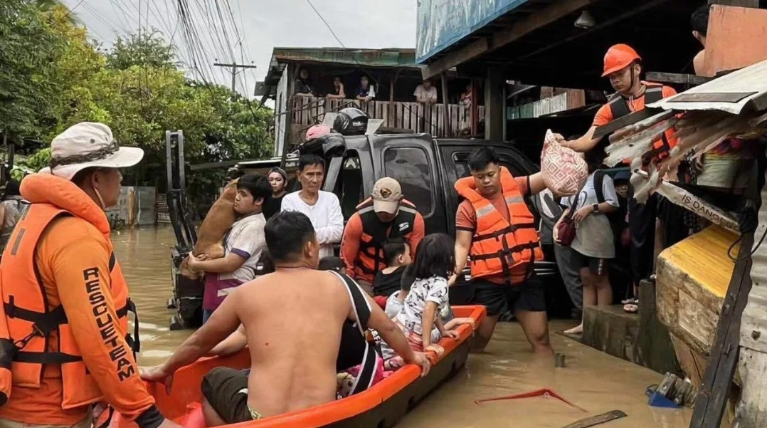 إعصار (كالمايجي) يضرب الفلبين ويتسبب بفيضانات واسعة (متداول على منصة إكس)