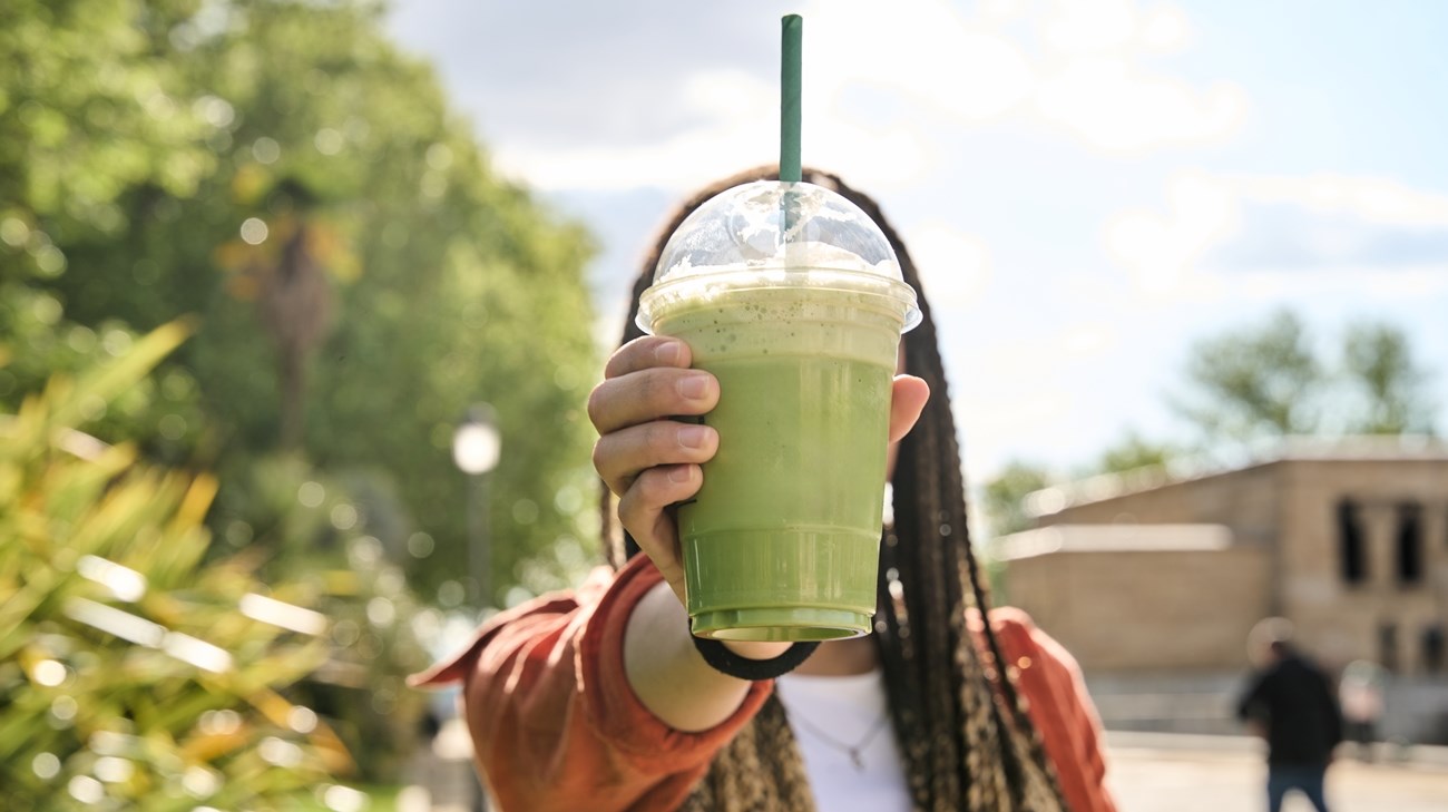 هل تناول (الماتشا) يسبب تساقط الشعر؟.. إليكِ الحقيقة (زهرة الخليج)