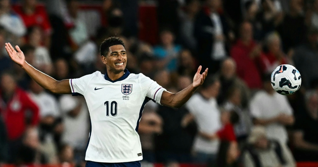 جود بيلينغهام محتفلا بتسجيل هدف لمنتخب إنكلترا أمام السنغال ضمن مباراة ودية في 10 حزيران/يونيو 2025 (ا ف ب)