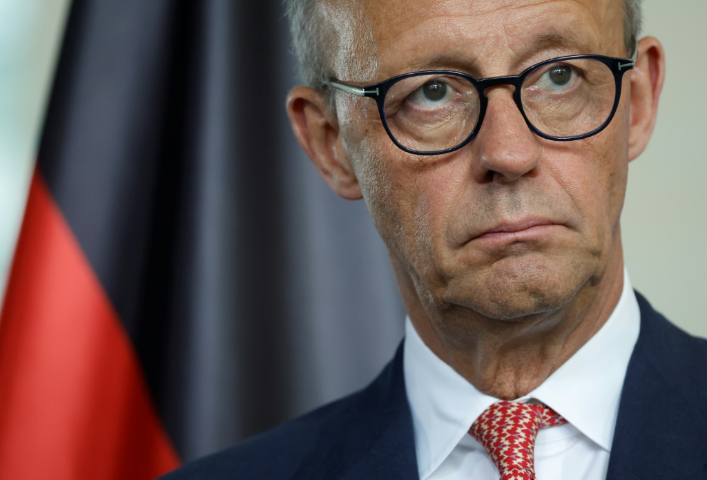 صدر خبر تناقض المستشار ووزير خارجيته الصفحات الأولى في الصحف الألمانية، لتبدو الحكومة التي وعدت بالانضباط والحزم، وكأنها مجموعة من طلاب اتحاد جامعي يتشاجرون (ا ف ب)