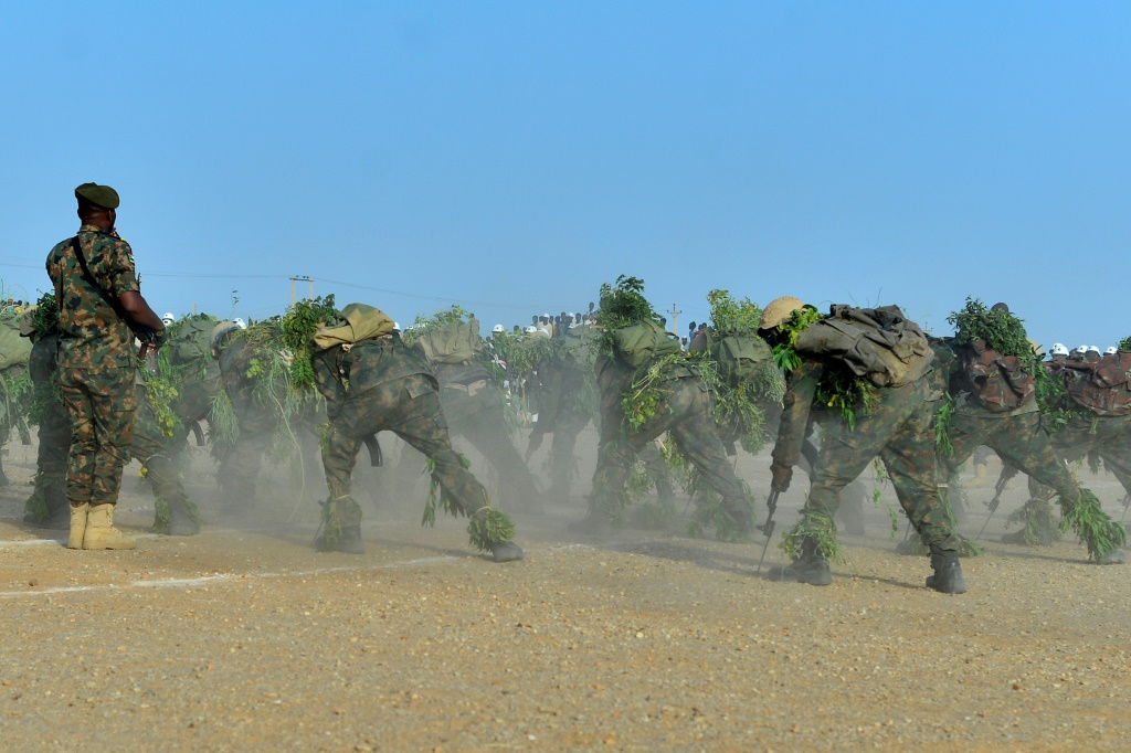 قال الكاتب إنه بعد مرور أكثر من أسبوع على الهجوم الأخير الذي شنّته قوات الدعم السريع على المدينة، والذي أسفر عن مقتل آلاف من المدنيين، تتوالى الشهادات تباعا عما جرى، مع فرار المدنيين ووصولهم لمناطق آمنة (ا ف ب)