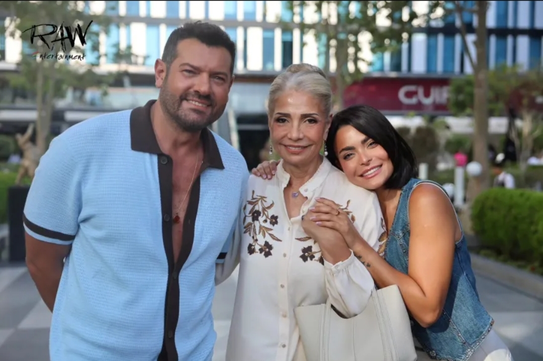 عمرو يوسف وأسماء جلال وسوسن بدر من كواليس "السلم والثعبان.. لعب عيال" - الصورة من صفحة الشركة المنتجة على فيسبوك