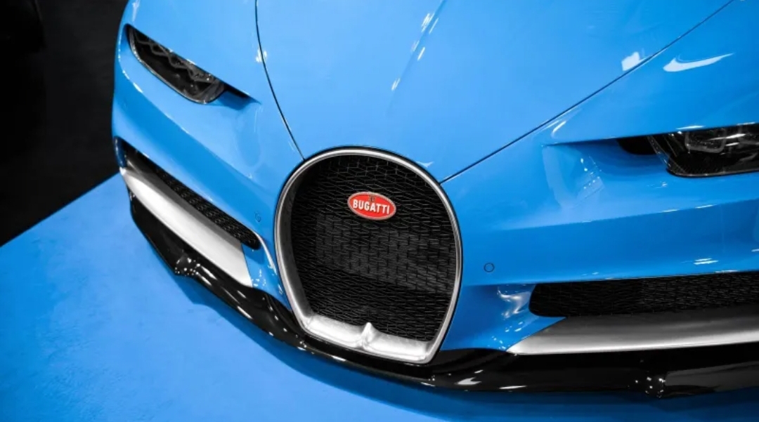 أكبر تجمع في تاريخ بوغاتي: أكثر من 70 سيارة (فيرون) تضيء سماء لاس فيغاس (الرجل)