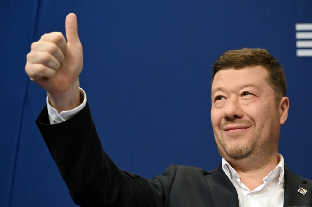 زعيم حزب "الحرية والديموقراطية المباشرة" اليميني المتطرف في جمهورية التشيك توميو أوكامورا في 3 تشرين الأول/أكتوبر 2025 في براغ (ا ف ب)