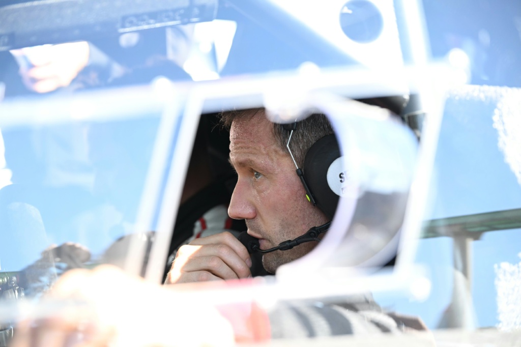 الفرنسي سيباستيان اوجييه الفائز بلقب رالي اليابان في 9 تشرين الثاني/نوفمبر 2025 (ا ف ب)