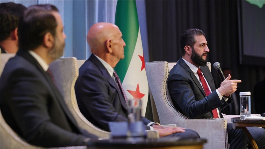 الشرع لسوريين بواشنطن: عازمون على إعادة البناء وتجاوز التحديات (الأناضول)