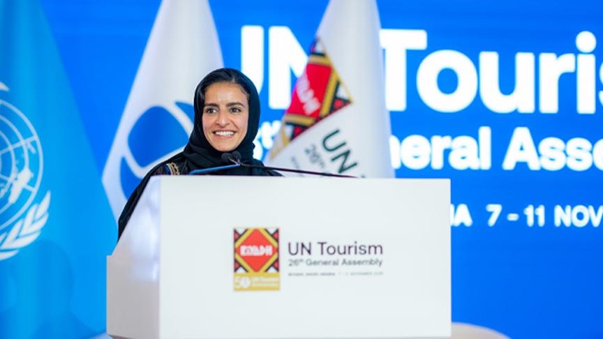 الإماراتية شيخة النويس أول امرأة تقود (السياحة الأممية) منذ نصف قرن (الأناضول)