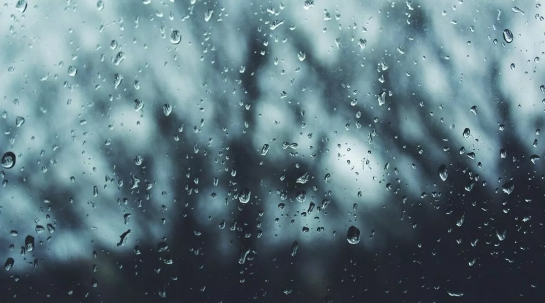 ثورة في مجال الطاقة... تحويل قطرات الأمطار إلى كهرباء (أونسبلاش)