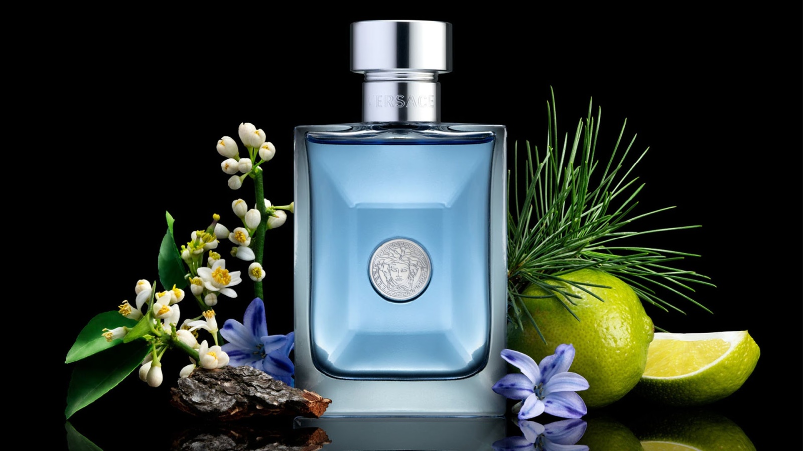 عطرٌ نابضٌ بالحياةِ بمزيجٍ من الحمضياتِ - المصدر: Versace