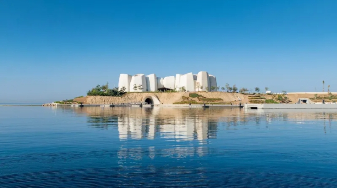 من عمق البحر إلى قمّة الترف.. أمالا تعيد رسم حدود الرفاهية (الرجل)