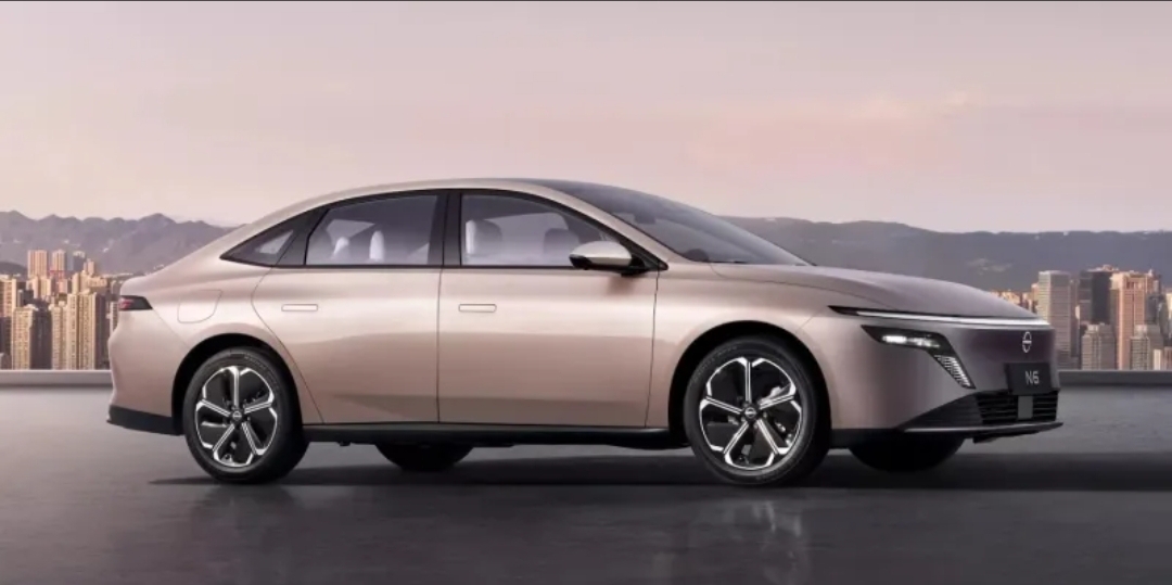 نيسان N6 EREV.. السيدان الهجينة التي قد تحمل راية (ماكسيما) (الرجل)
