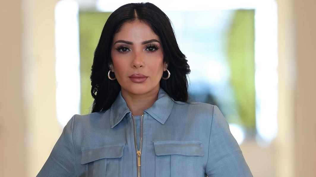 منى زكي تعتمد مكونات طبيعية في روتين جمالها.. بدلاً من عمليات التجميل (زهرة الخليج