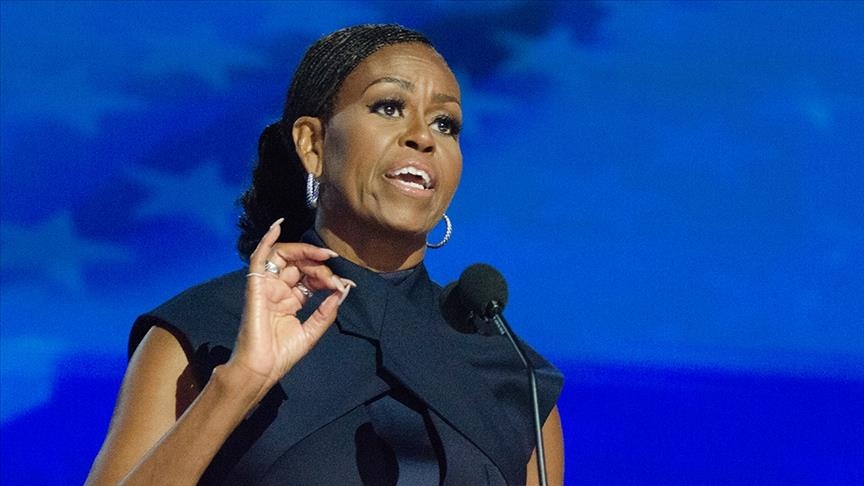 ميشيل أوباما: الولايات المتحدة ليست مستعدة لتولي امرأة رئاسة البلاد (الأناضول)