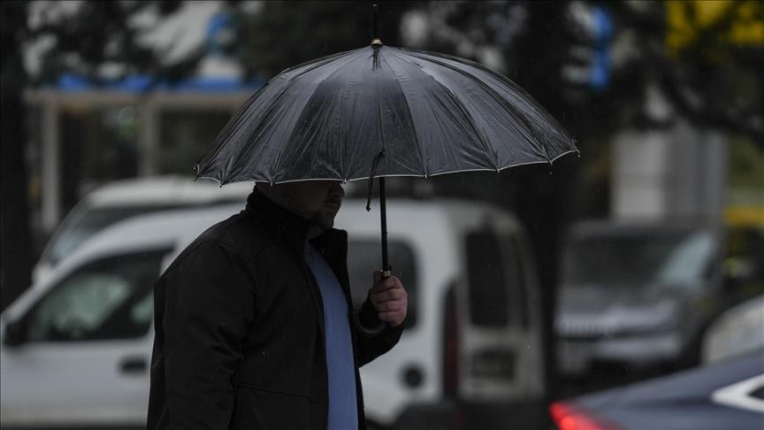 الطقس المستقر يعود تدريجيا إلى دول عربية بعد موجة أمطار  (الأناضول)
