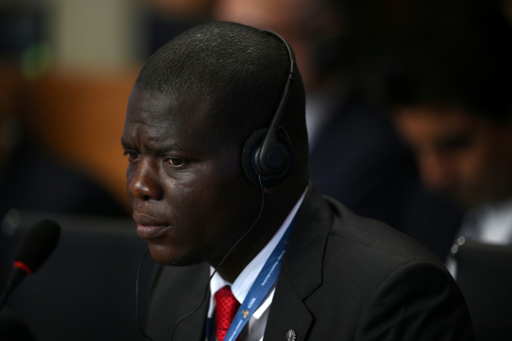 وزير خارجية جنوب إلإريقيا رونالد لامولا في ريو دي جانيرو بتاريخ 28 نيسان/أبريل 2025 (ا ف ب)