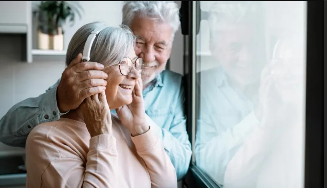 كيف يحمي سماع الموسيقى يوميًا من الإصابة بالخرف؟.. دراسة تجيب (الرجل)