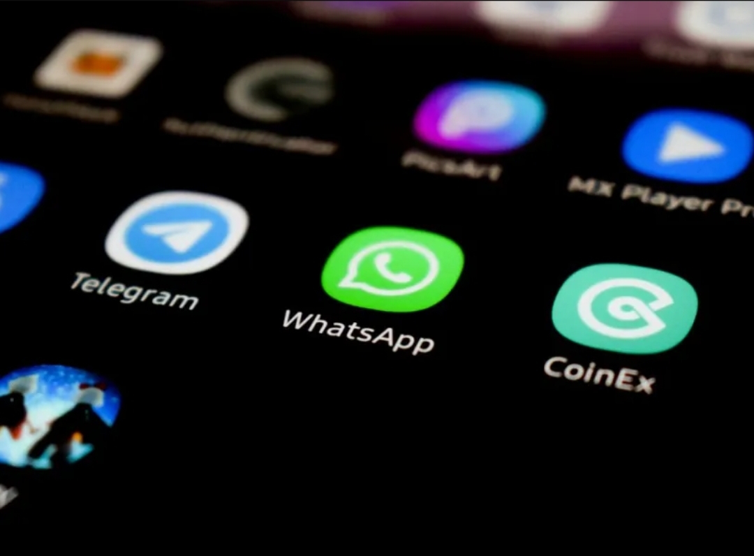 تطبيق واتساب يتيح الدردشة مع تطبيقات خارجية (أونسبلاش)