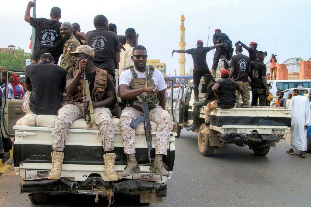 اندلعت معارك عنيفة بين الجيش السوداني وقوات الدعم السريع، السبت، غربي ولاية شمال كردفان في محور منطقة أم صميمة الاستراتيجية غربي مدينة الأبيض عاصمة الولاية (ا ف ب)