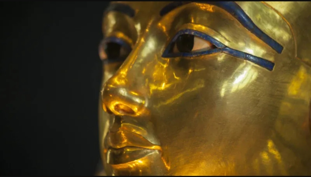 قطعة أثرية تكشف طقوسًا خفية في بلاط توت عنخ آمون (الرجل)