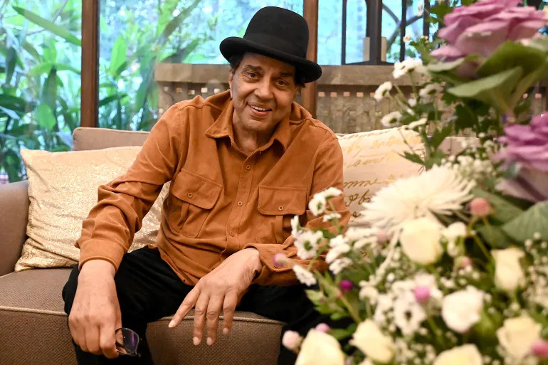 وفاة نجم بوليود دارمندرا (أ ف ب)