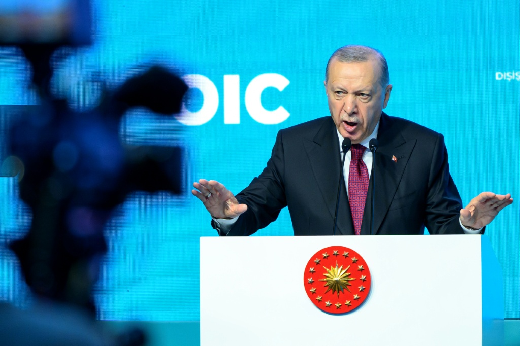 الرئيس التركي رجب طيب اردوغان في إسطنبول في 21 حزيران/يونيو 2025 (ا ف ب)