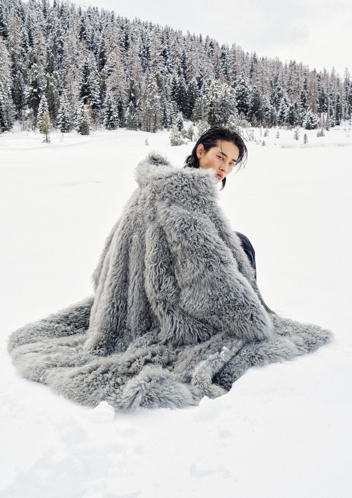 الفخامة تعانق الثلج: عودة أرماني نيف بعد غياب طويل