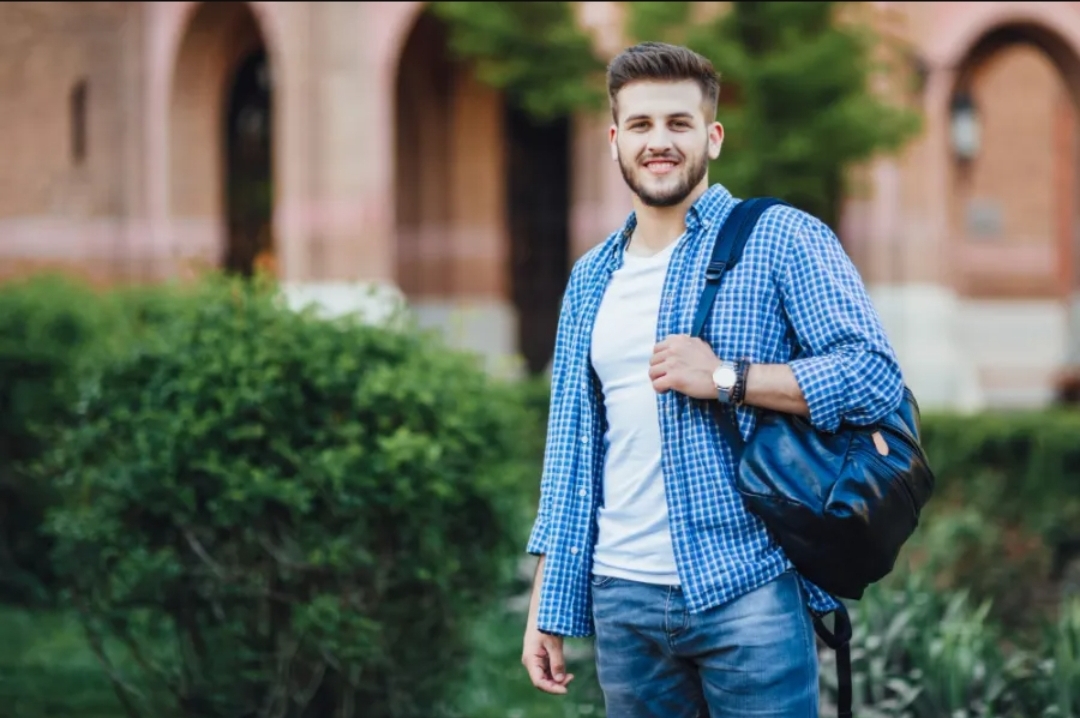 أكثر التخصصات الجامعية طلباً بين الشباب والبنات في 2025 (سيدتي)