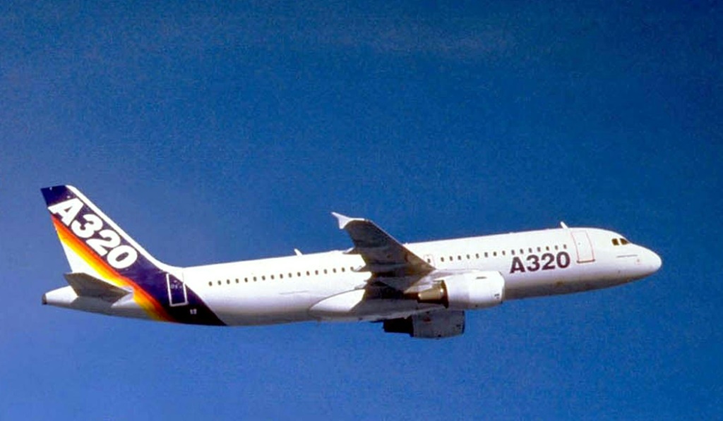 صورة من ارشيف 3 شباط/فبراير 2001 تظهر طائرة طراز إيرباص ايه-320 تحلق في تولوز (ا ف ب)