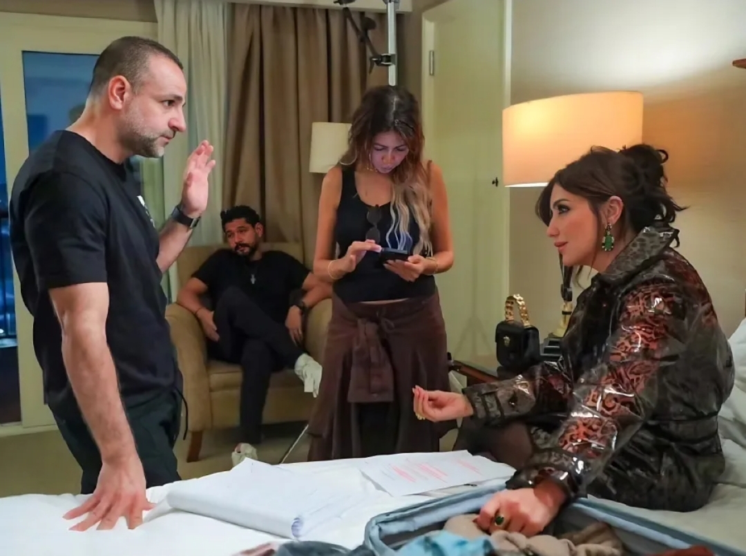 مي عمر والمخرج رؤوف السيد من كواليس شمشون ودليلة - الصورة من حسابه الخاص على إنستغرام