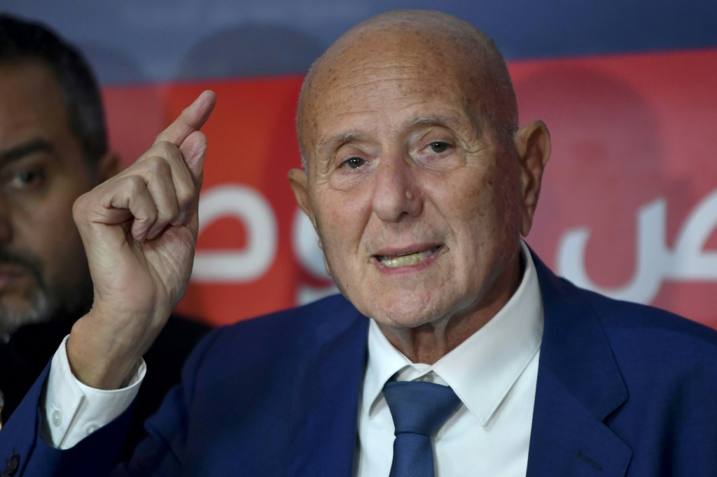 رئيس جبهة الخلاص الوطني المعارضة في تونس احمد نجيب الشابي متحدثا خلال مؤتمر صحافي في 29 كانون الثاني/يناير 2023 (ا ف ب)