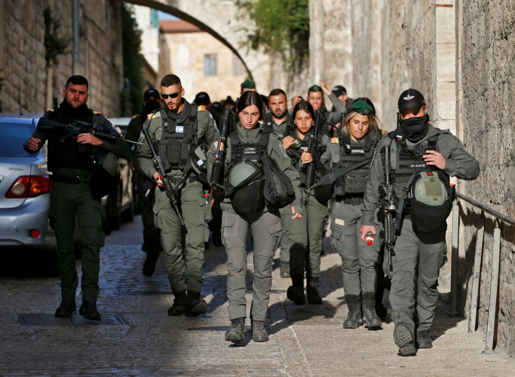 غياب أي ذكر للفلسطينيين في الحملات الدعائية للجيش يعكس رؤية خطيرة تتعامل معهم على أنهم "غير موجودين" الأمر الذي يسهّل استمرار القمع والعنف بحقهم. (ا ف ب) 