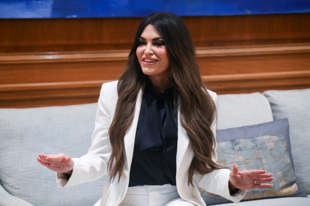 السفيرة الأميركية في اليونان كيمبرلي غيلفويل في قصر ماكسيموس في أثينا في الخامس من تشرين الثاني/ نوفمبر 2025 (ا ف ب)