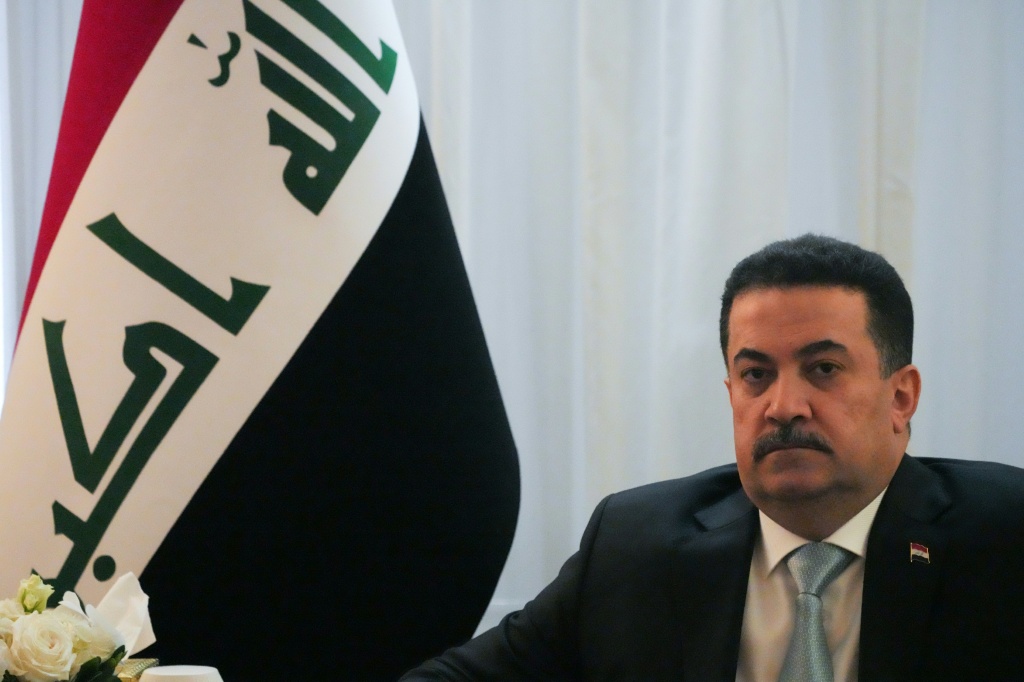 نفت الحكومة العراقية، الخميس الماضي، إدراجها "حزب الله" اللبناني وجماعة "أنصار الله" اليمنية بقائمة "الكيانات الإرهابية" لبلادها (ا ف ب)