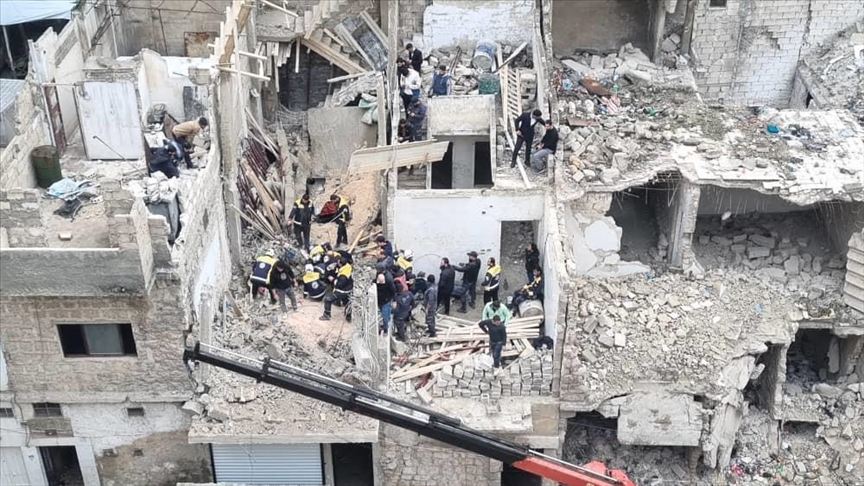 سوريا.. مصرع عاملين اثنين إثر انهيار مبنى قيد الإنشاء في حلب (الأناضول)