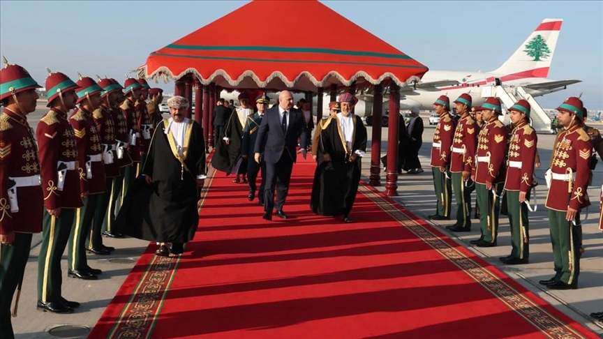 الرئيس اللبناني: نسعى لفتح آفاق جديدة للشراكة مع عُمان (الأناضول)