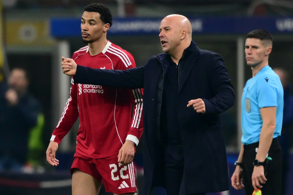 قاد سلوت ليفربول إلى الفوز على إنتر 1-0 (ا ف ب)