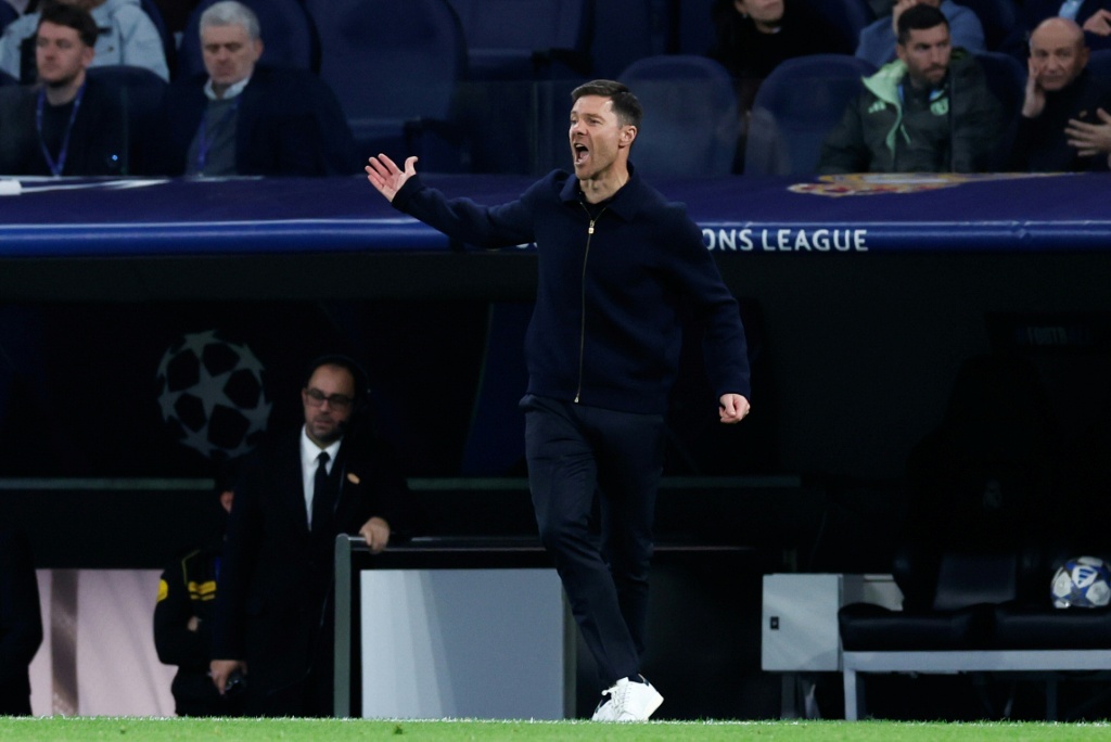 شابي ألونسو مدرب ريال مدريد الإسباني في مواجهة مانشستر سيتي الإنكليزي ضمن دوري أبطال أوروبا لكرة القدم. ملعب سانتياغو بيرنابيو، مدريد، في 10 كانون الأول/ديسمبر 2025 (ا ف ب)