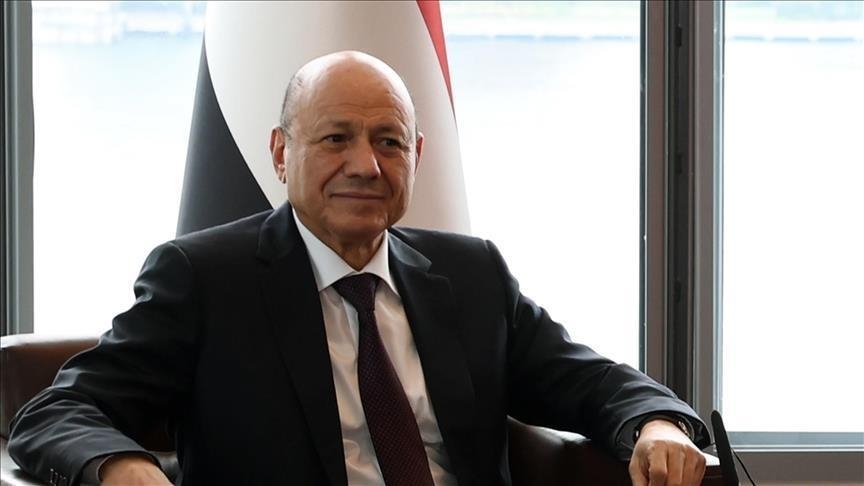 العليمي يطالب مجددا بسحب قوات "الانتقالي" من حضرموت والمهرة