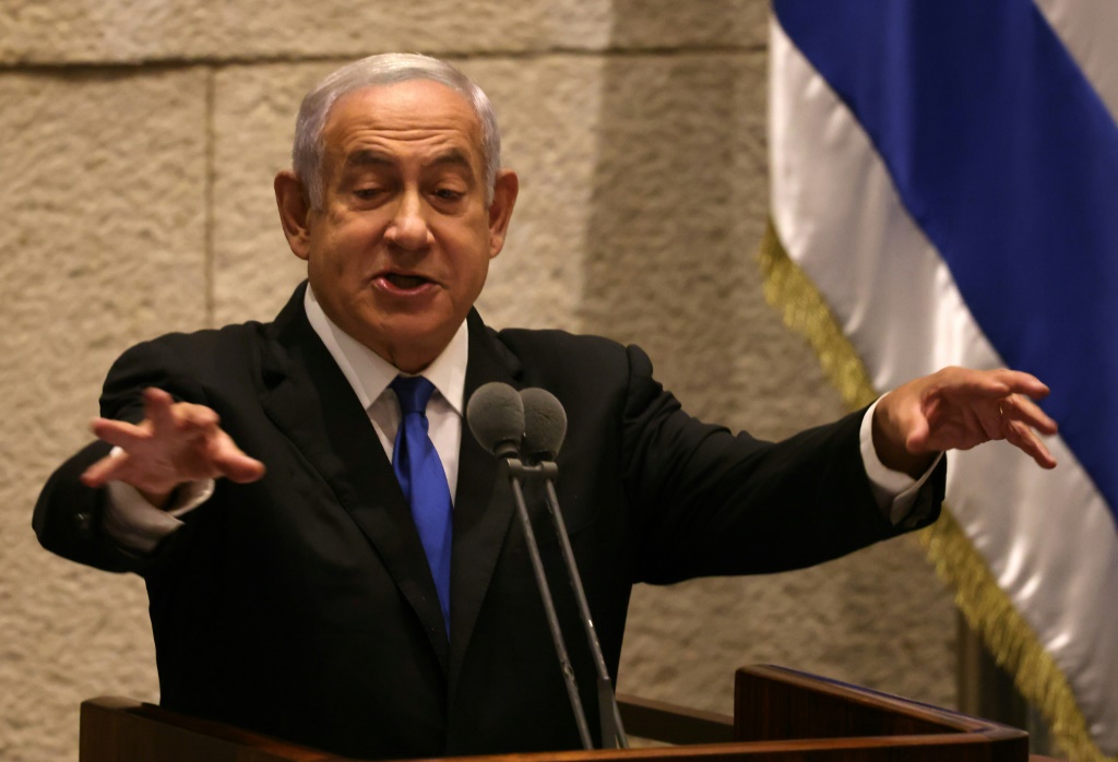 إسرائيل اليوم: إلى "رئيس الكذابين" نتنياهو وصاحب "الخدم" بينيت: لسنا أغبياء (ا ف ب)