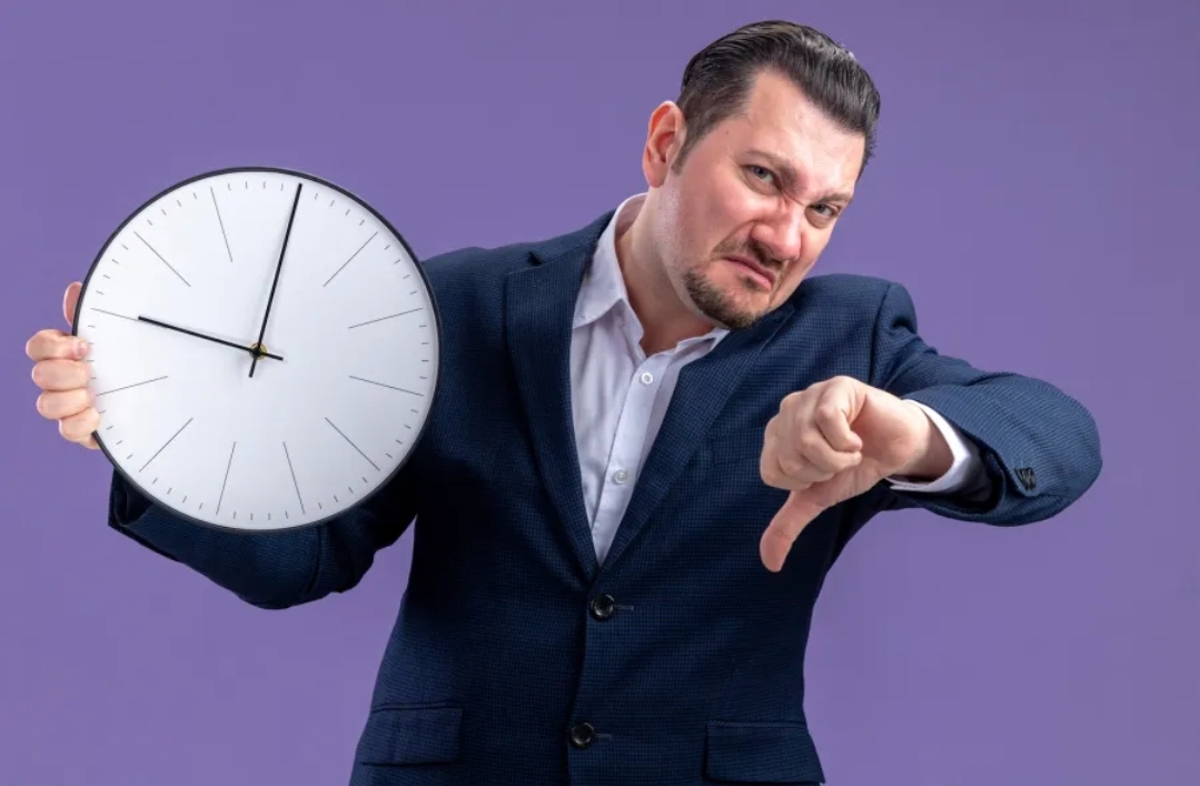 كيف تعتذر عن التأخير بذكاء؟ أقوى الأعذار التي لا يمكن رفضها (سيدتي)