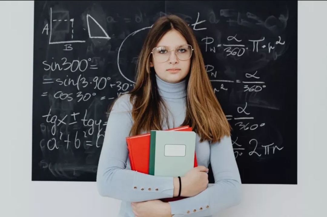 أجمل عبارات شكر للمعلمات المتميزات (بيكسلز)
