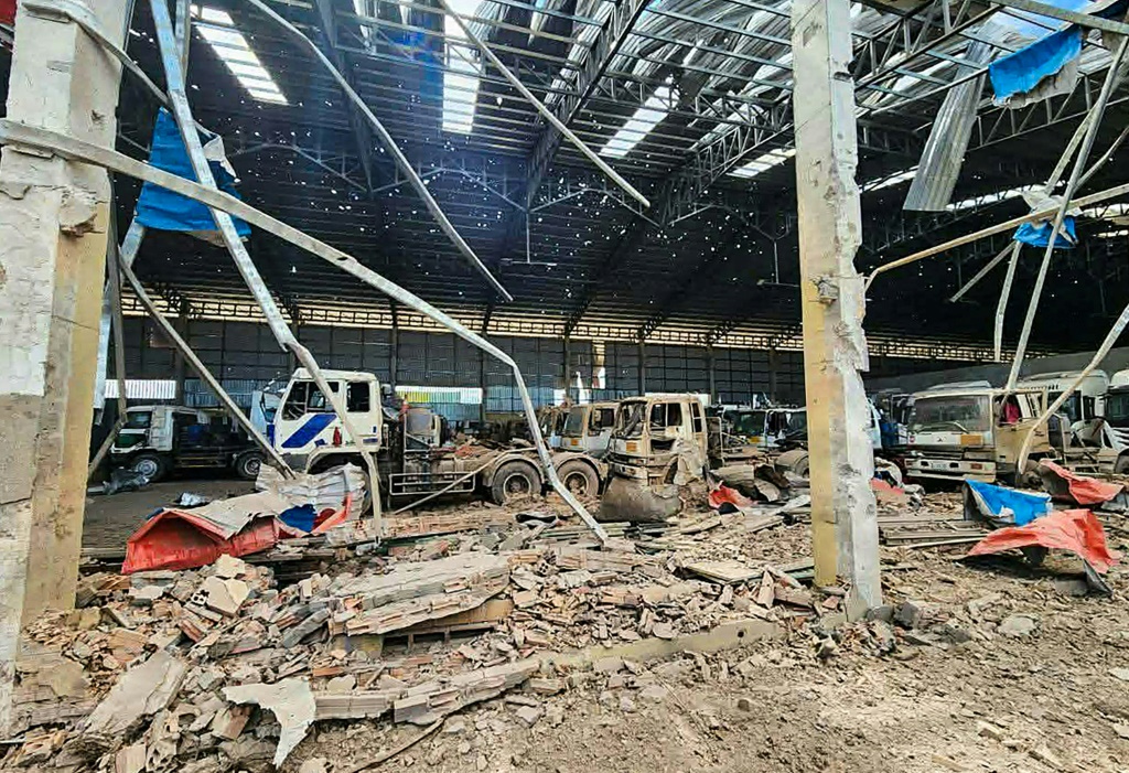 صورة وزعتها وكالة أنباء كمبوتشيا (AKP) في 18 كانون الأول/ديسمبر 2025 تظهر مرآبا تضرر بعد غارات جوية تايلاندية في مدينة بويبت بمقاطعة بانتي مينتشي وسط اشتباكات على طول الحدود الكمبودية التايلاندية (ا ف ب)