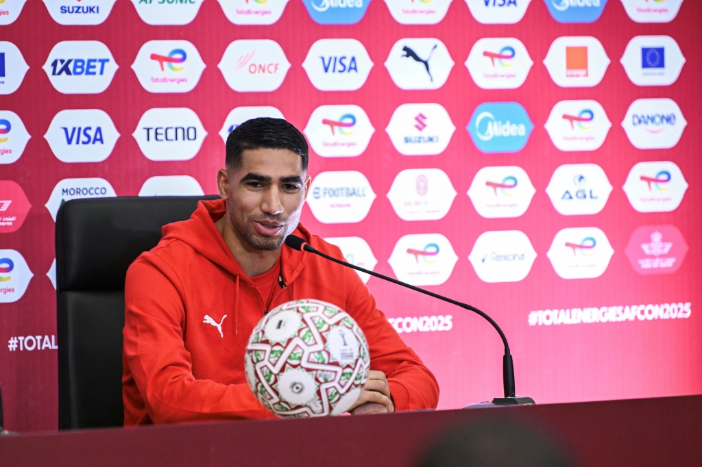 يأمل حكيمي باللحاق في تشكيلة المغرب المشاركة بكأس أمم إفريقيا بعد تعرضه للإصابة (ا ف ب)