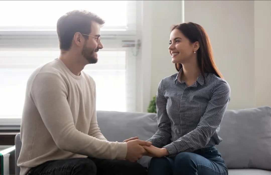 للحب لغات مختلفة: دور الرجل في التواصل غير اللفظي مع الزوجة (الرجل)