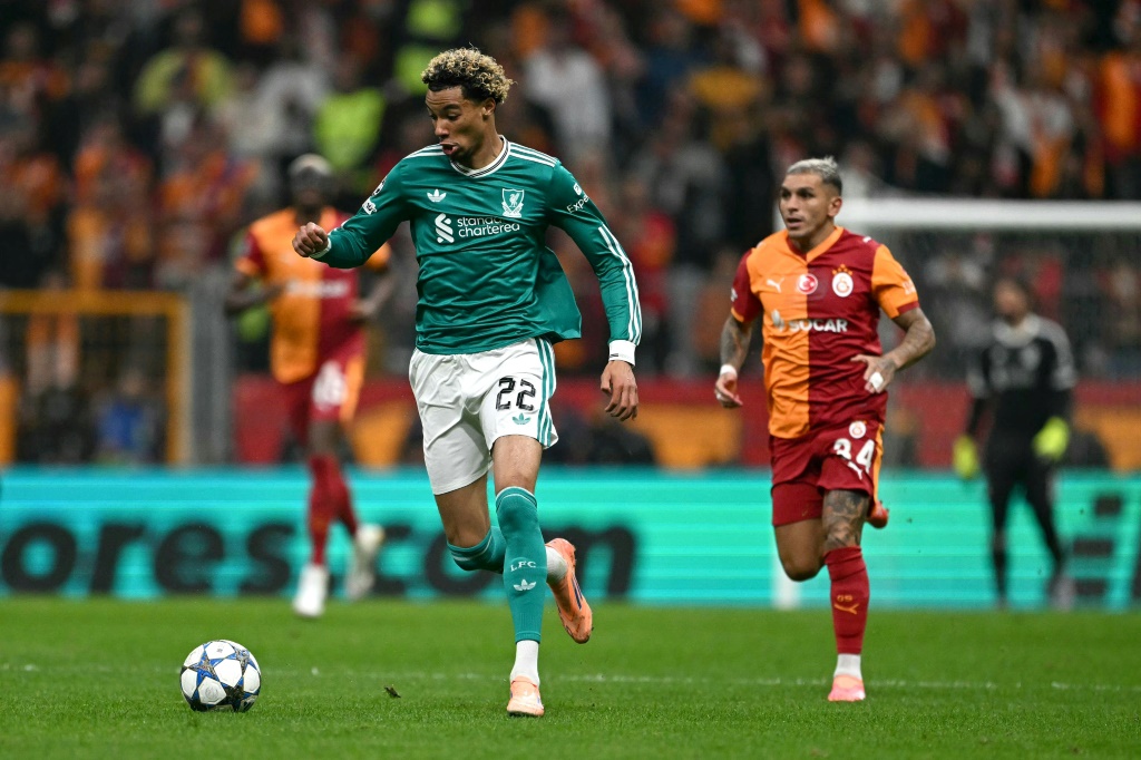 الفرنسي أوغو إيكيتيكي مهاجم ليفربول الإنكليزي في مواجهة غلطة سراي التركي ضمن دوري أبطال أوروبا لكرة القدم (ا ف ب)