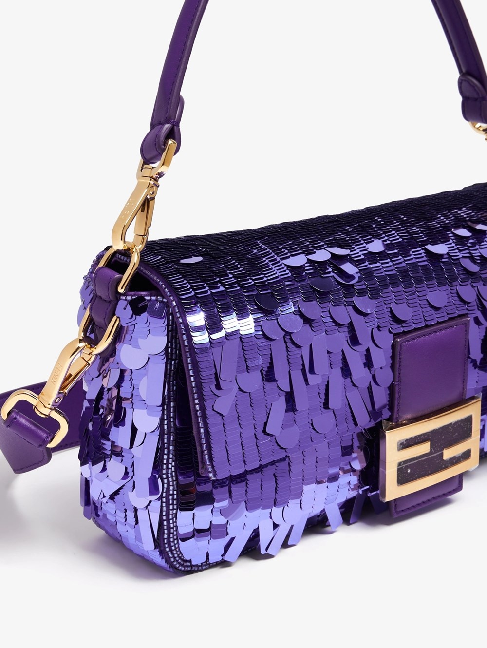 حقائب تزين مظهرك.. في احتفالات ليلة رأس السنة 2026