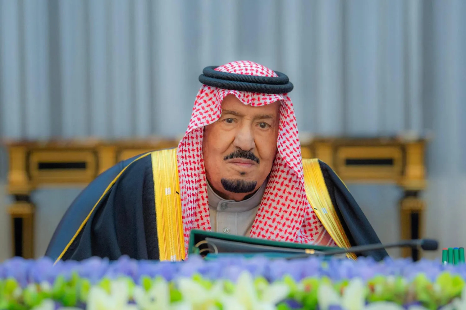 خادم الحرمين الشريفين الملك سلمان بن عبد العزيز خلال ترؤسه جلسة مجلس الوزراء في الرياض (واس)