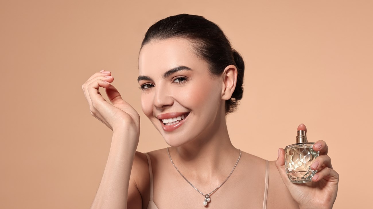 عطور أسرت الحواس في 2025.. هذه أشهرها (زهرة الخليج)