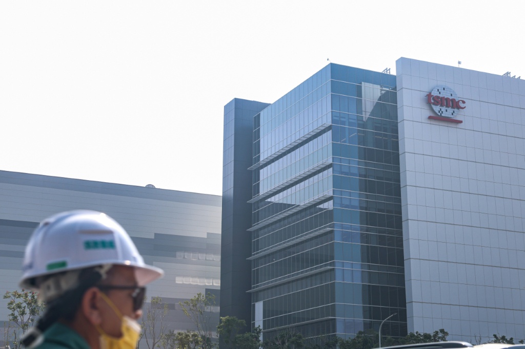 صورة مؤرخة في 23 كانون الأول/ديسمبر 2025 لمصنع تابع لشركة TSMC في كاوسيونغ (ا ف ب)