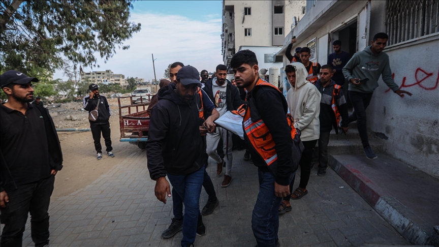 جيش إسرائيل يصيب فلسطينيين اثنين بإطلاق نار على نازحين وسط غزة (الأناضول)